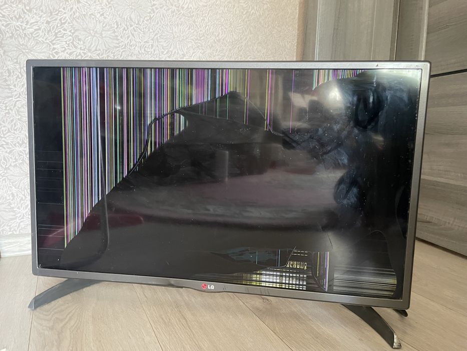 Телевізор LG 32LB563 V розбита матриця, робочий телевізор