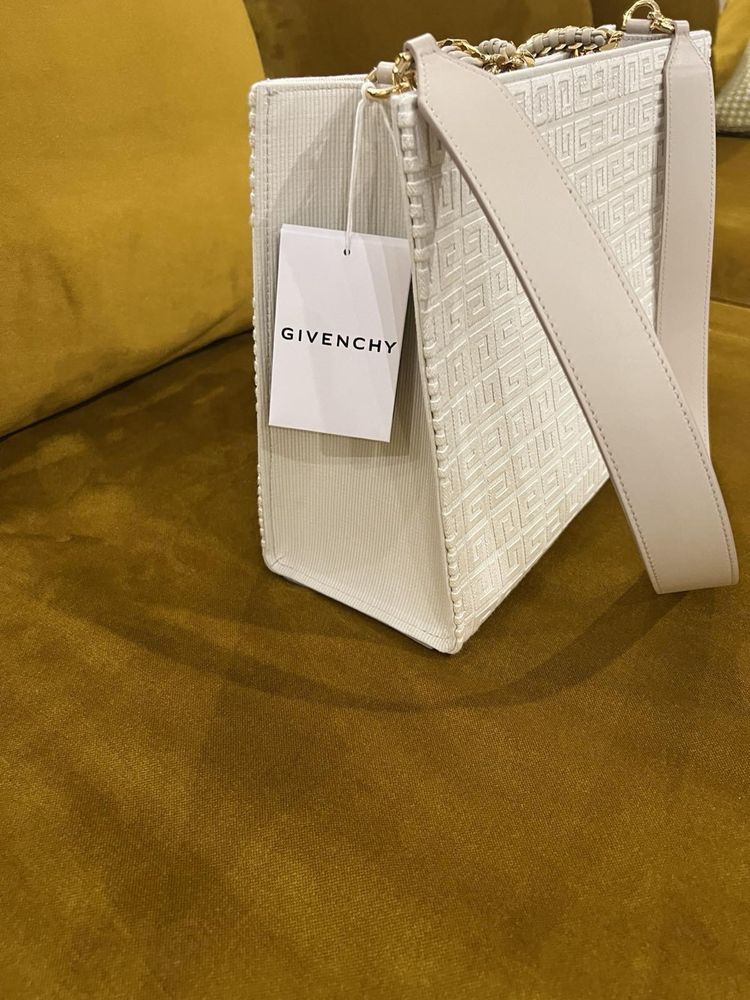 Бежева сумка- шопер Givenchy