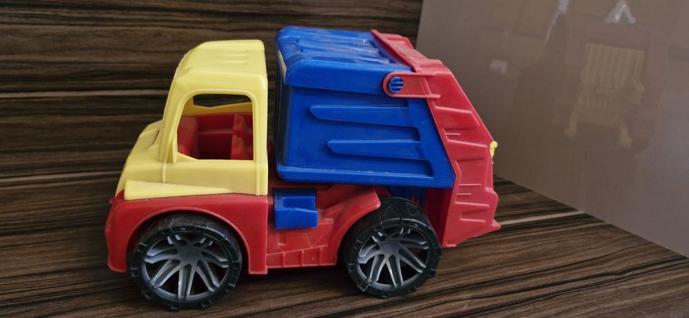 Великі дитячі машинки