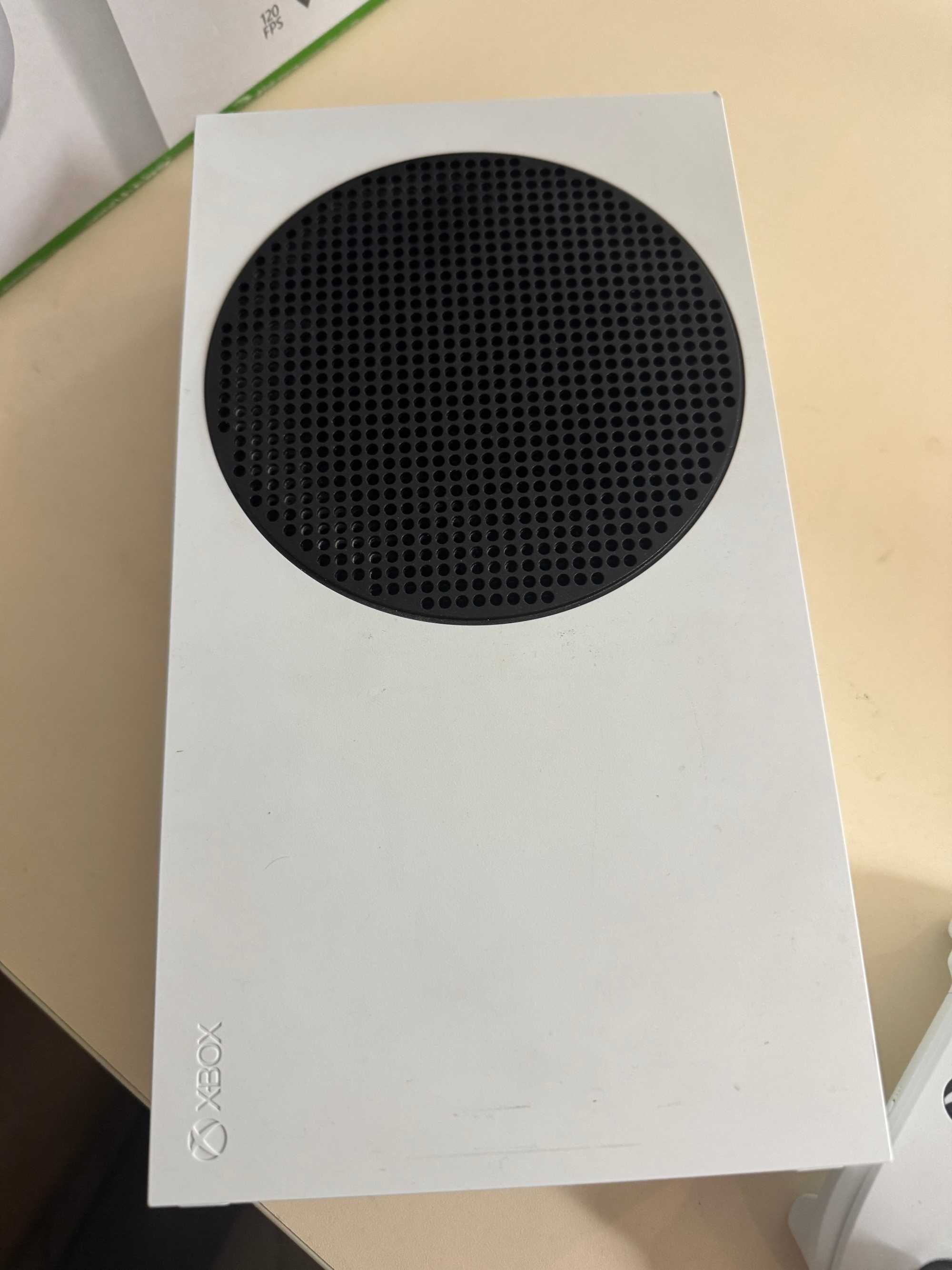 Xbox Series S 512GB SSD + dwa pady