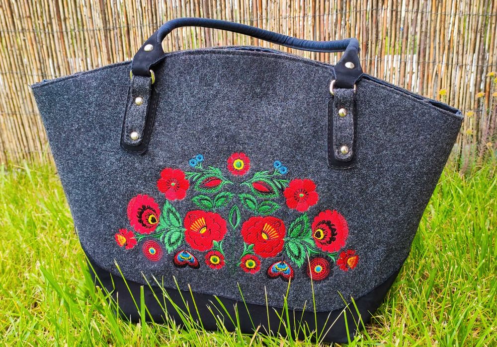 Piękna torebka firmy SEKA, haftowane kwiaty