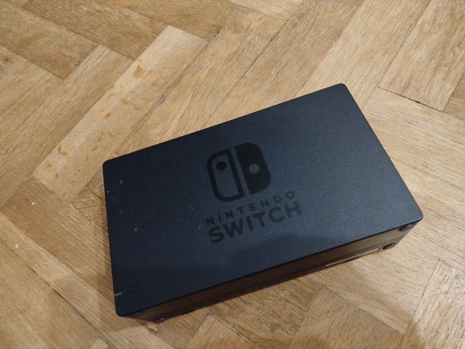 Nintendo Switch mało używany + case i dwie gry