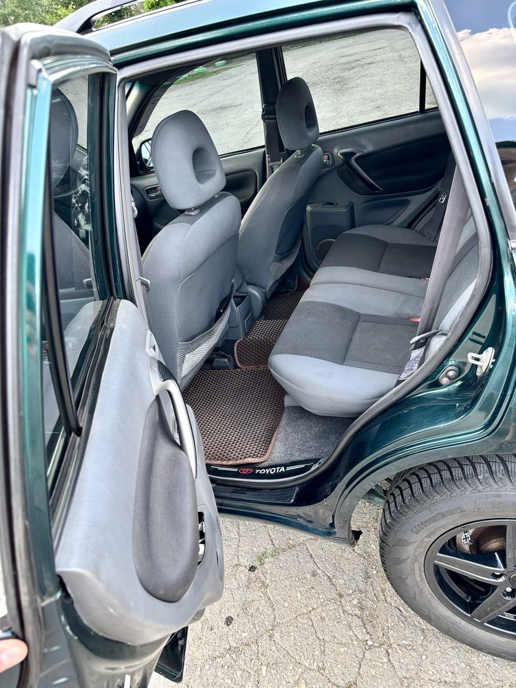 Продам Toyota rav 4