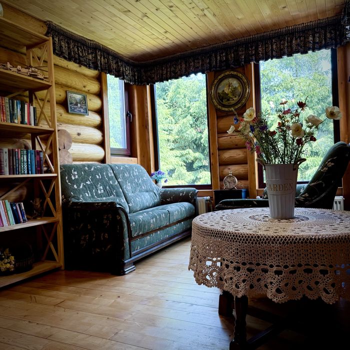 Затишний котедж на 6-8 гостей с гарним розташуванням біля лісу