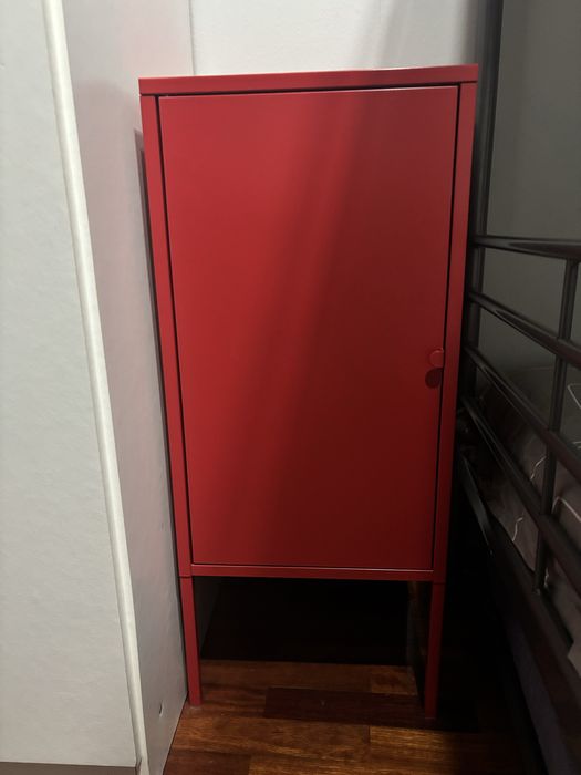 Movel vermelho ikea