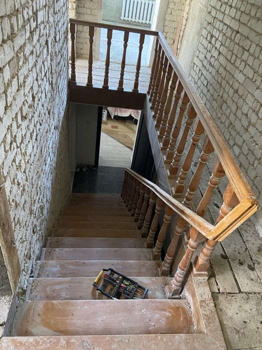 Продам деревяні дубові сходи