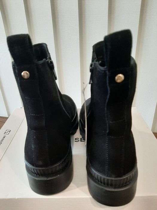 Botim de camurça preto novo