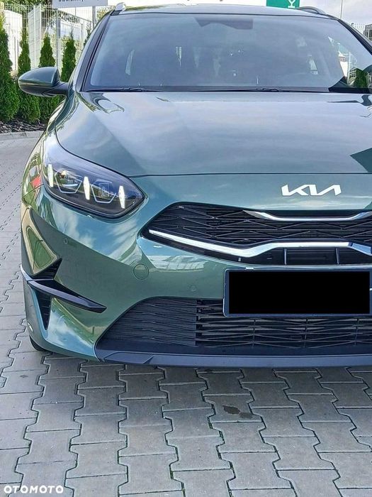 Ceed kombi Tribute  salon Polska