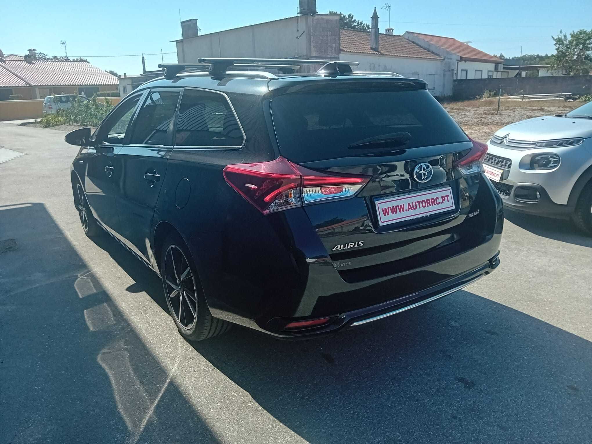 Toyota Auris 1.8 Hybrid – Nacional ( pequeno sinistro ) RESERVADO