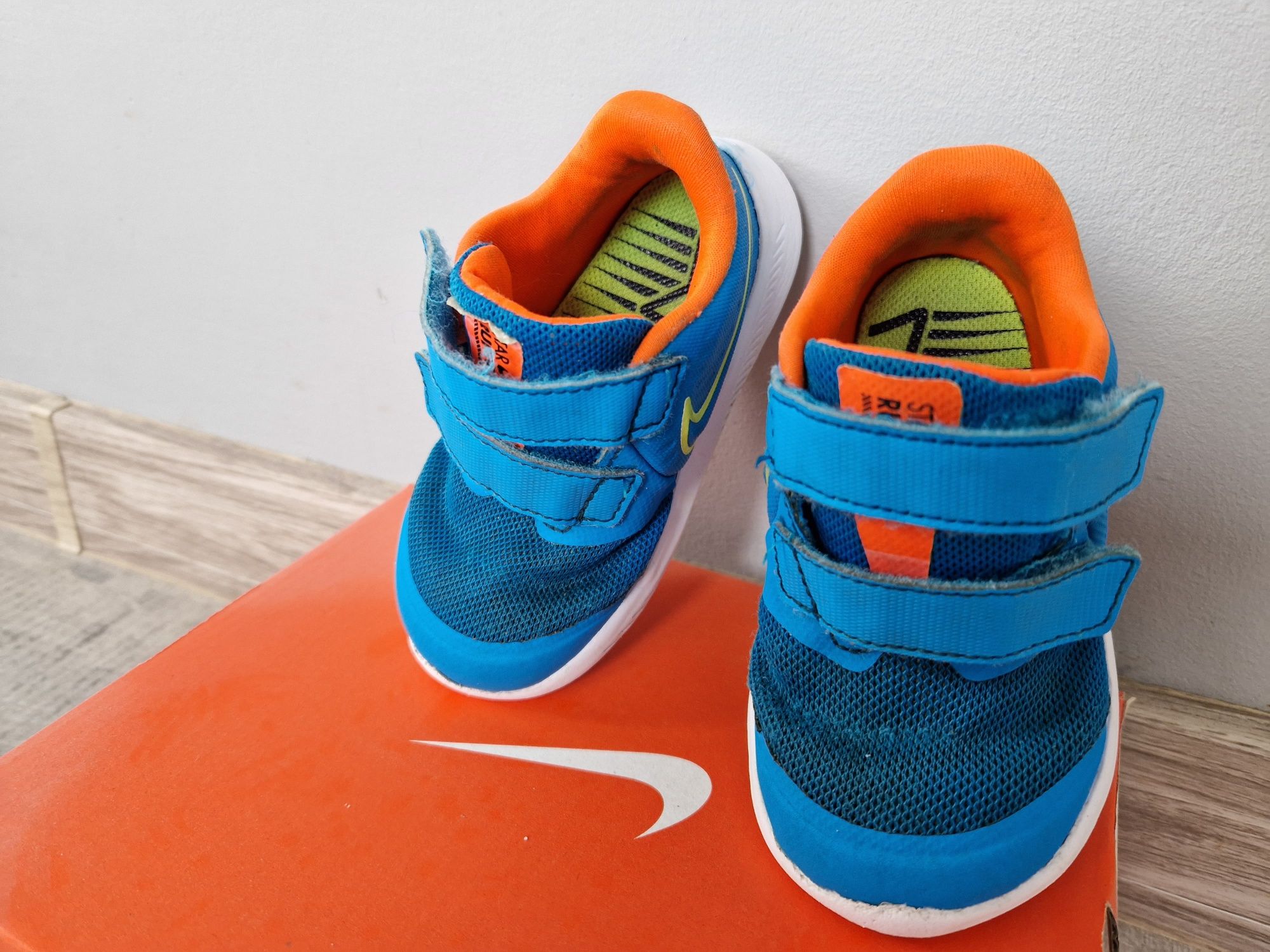 Buty sportowe chłopięce Nike 22