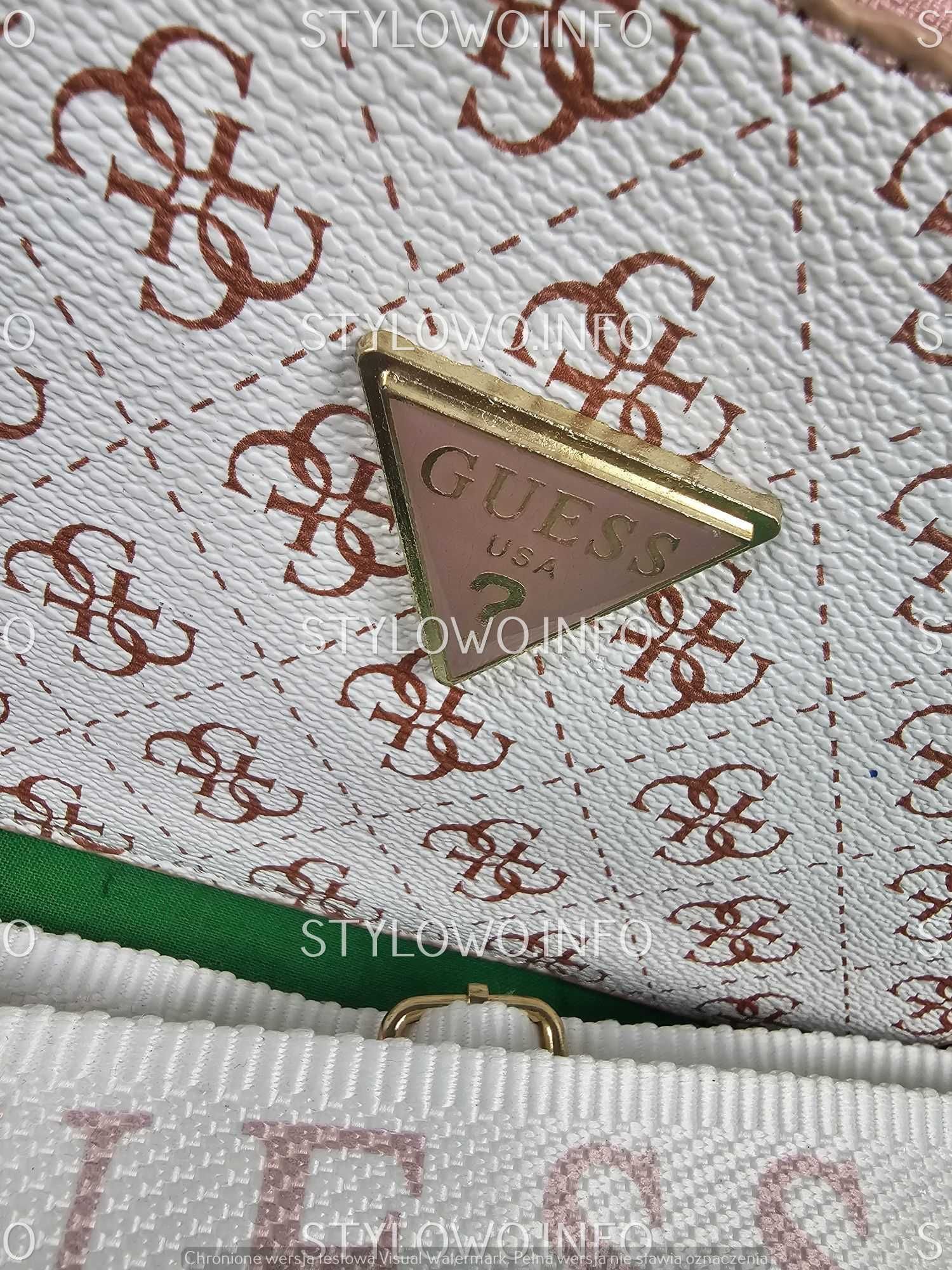 Torebka listonoszka Jasna monogram Guess skórzana kuferek Premium