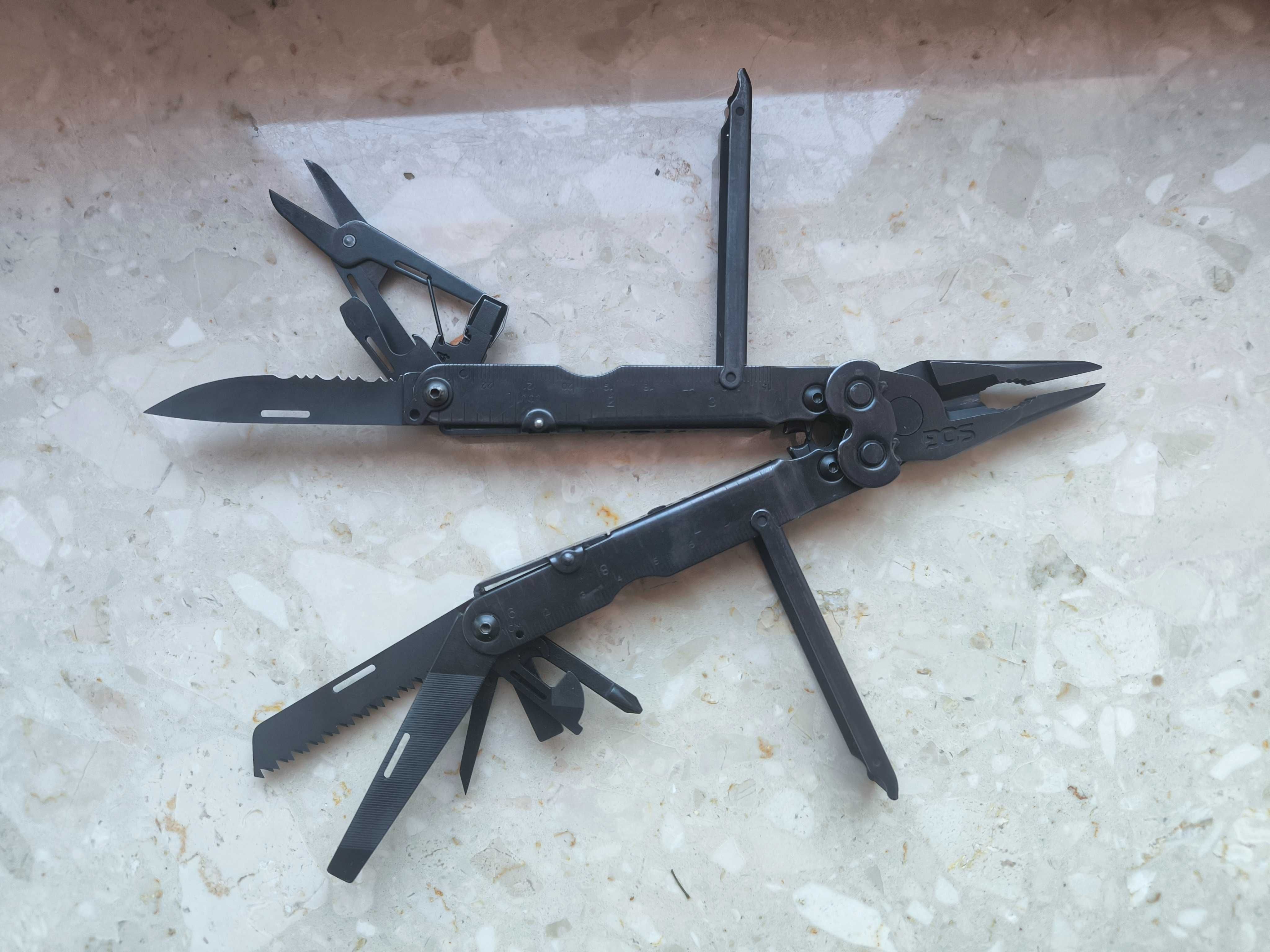 Sog Powerlock multitool z nożem