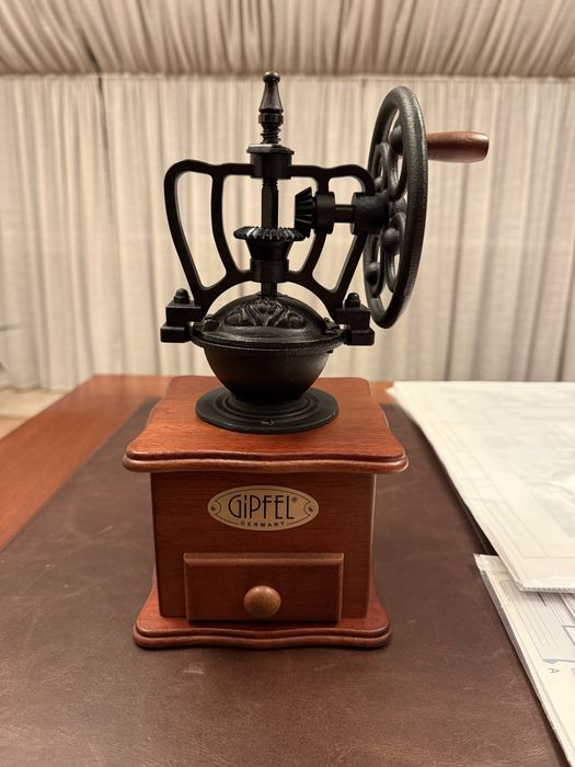 Кофемолка ручная Gipfel новая