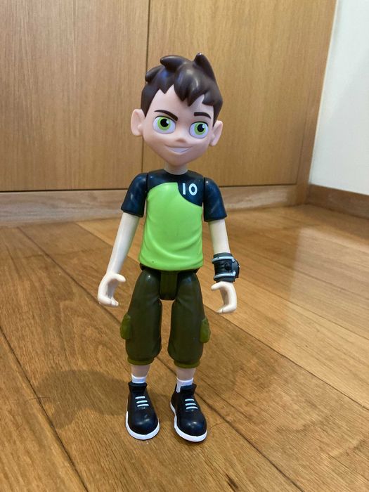 Boneco Ben 10 XL