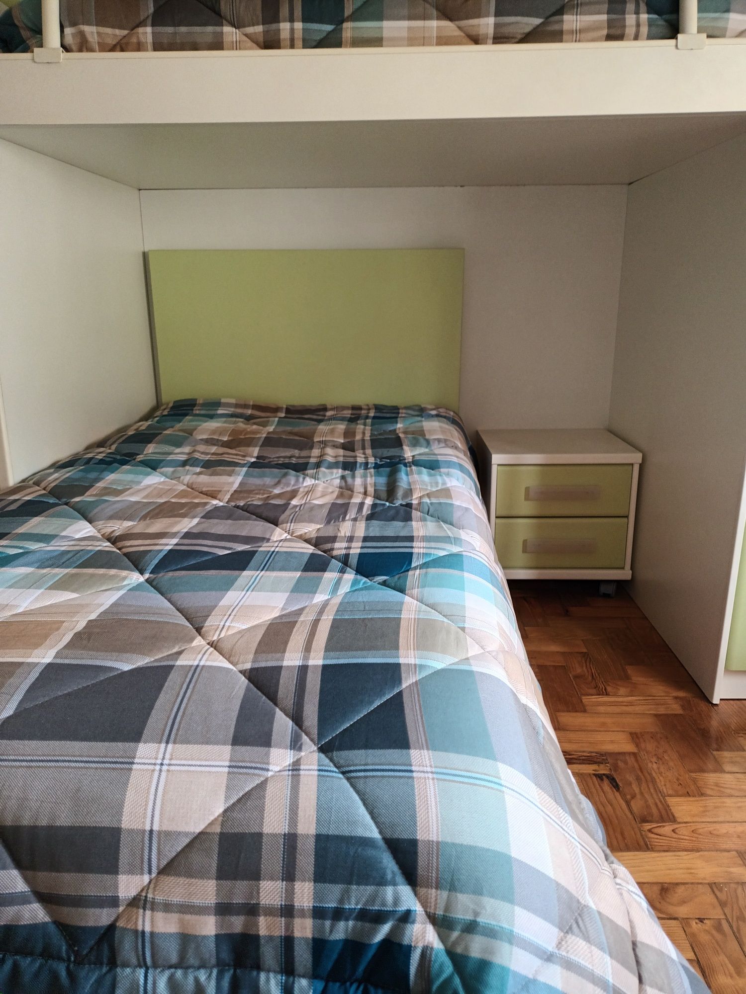 Quarto de criança com 2 camas