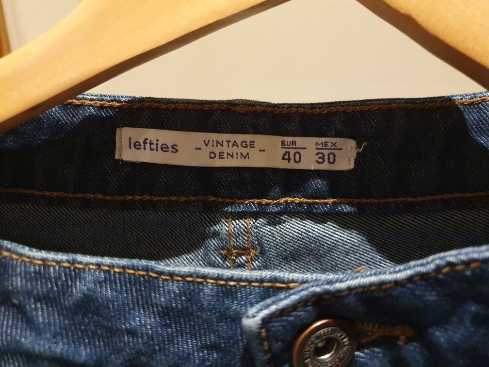 Calça de ganga feminina

tamanho 40
Marca Lefties
Usado 
Bom estado

P