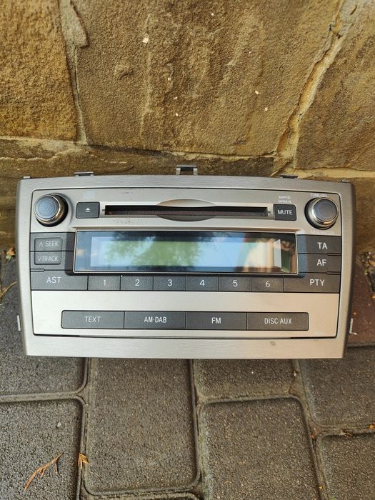 Оригінальна магнітола toyota avensis t27