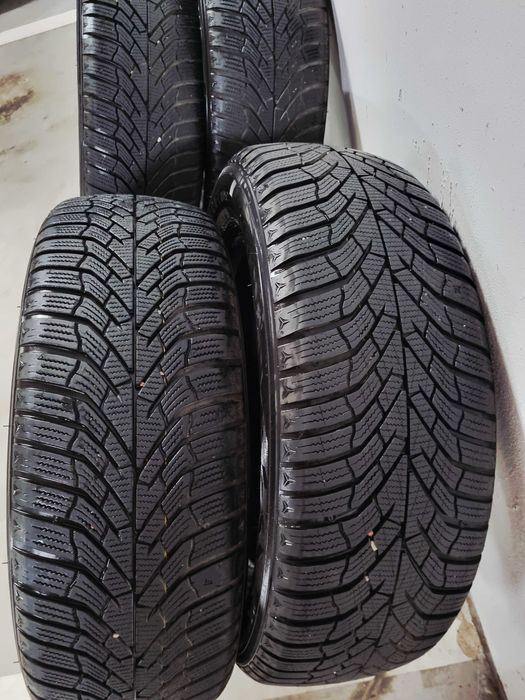 Opony Kumho WinterCraft 
215/60 R17 (100 V) XL
4 szt. - Super Stan !!!