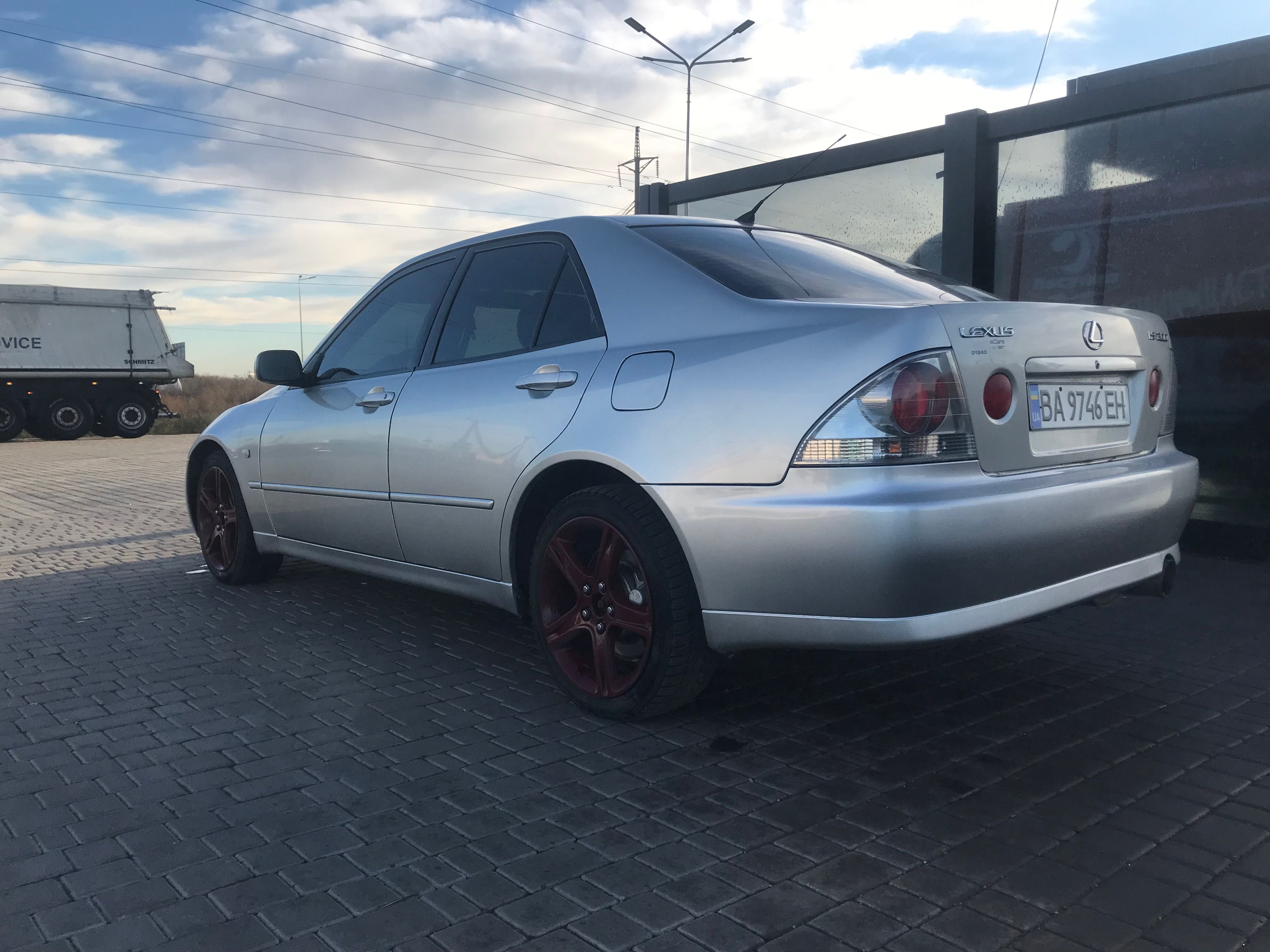 Lexus IS200 2001г