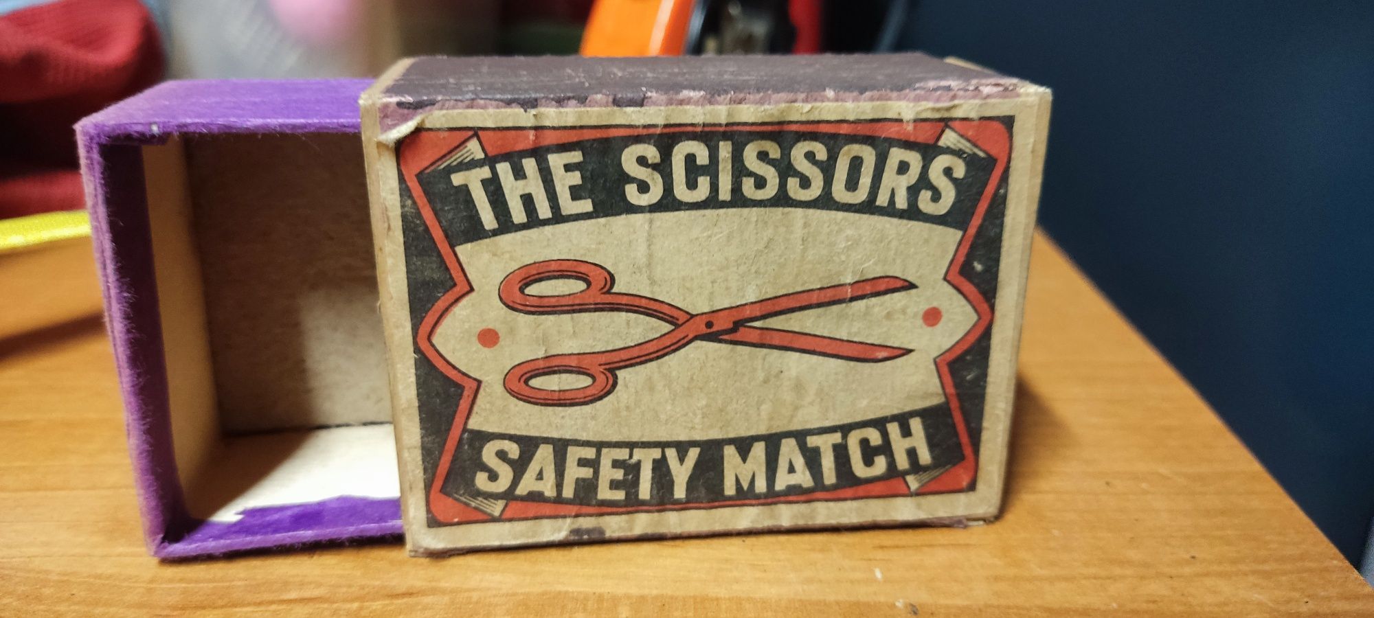 Stare drewniane pudełko po zapałkach duże PRL the scissors safety matc