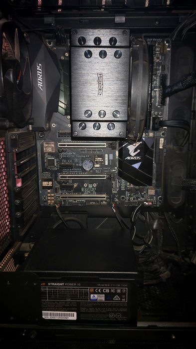 PC i7-7700k, 16GB RAM, HDD 750GB, Gigabyte GA-Z270X Gaming K5, 700W