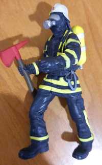 Игрушка "Пожарник" пластиковая, ок. 8см, Германия
