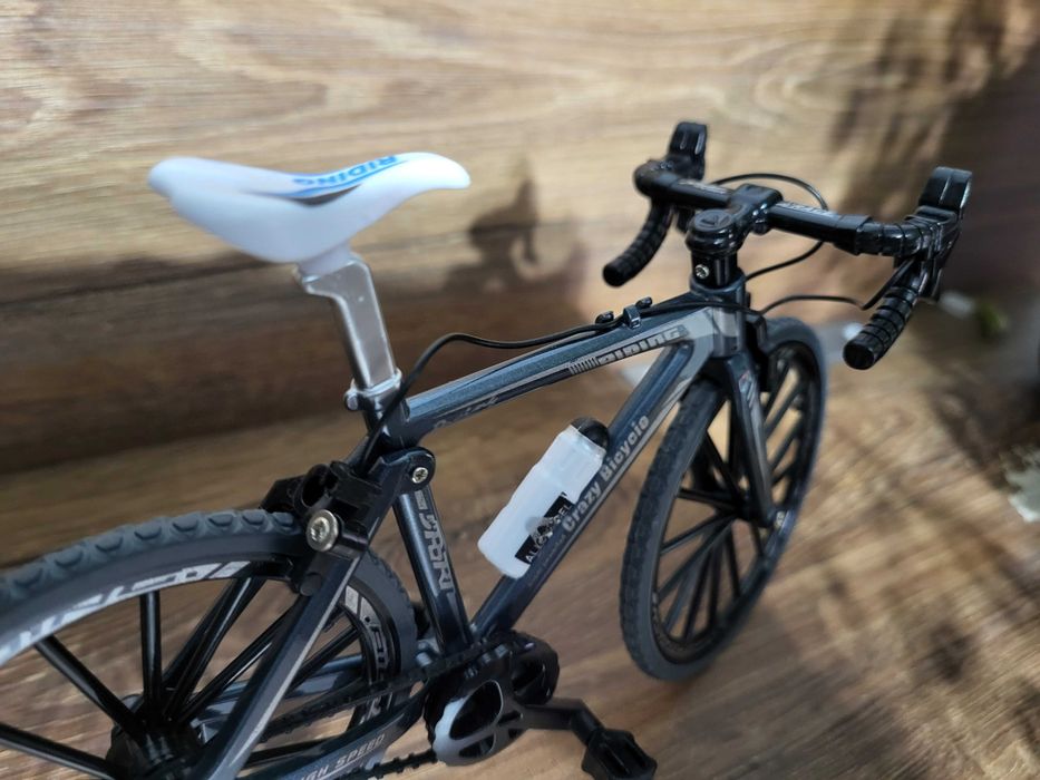 Rower szosowy-szosa -miniaturka