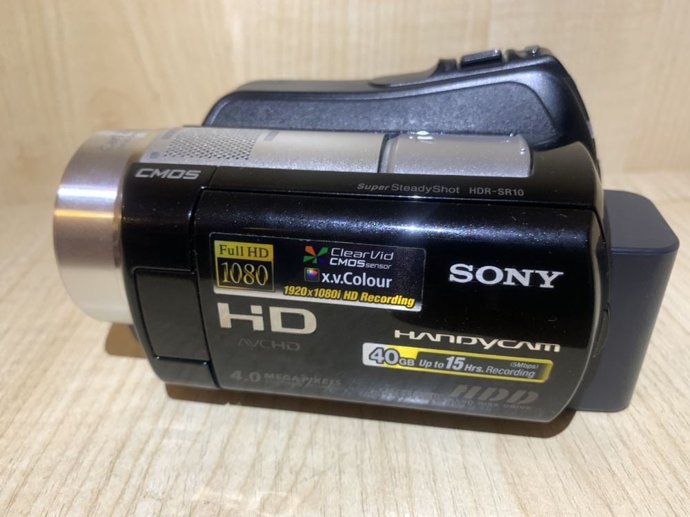 Продам видеокамеру Sony HDR-SR10