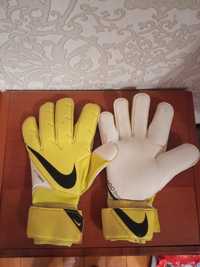 Воротарські рукавиці Nike