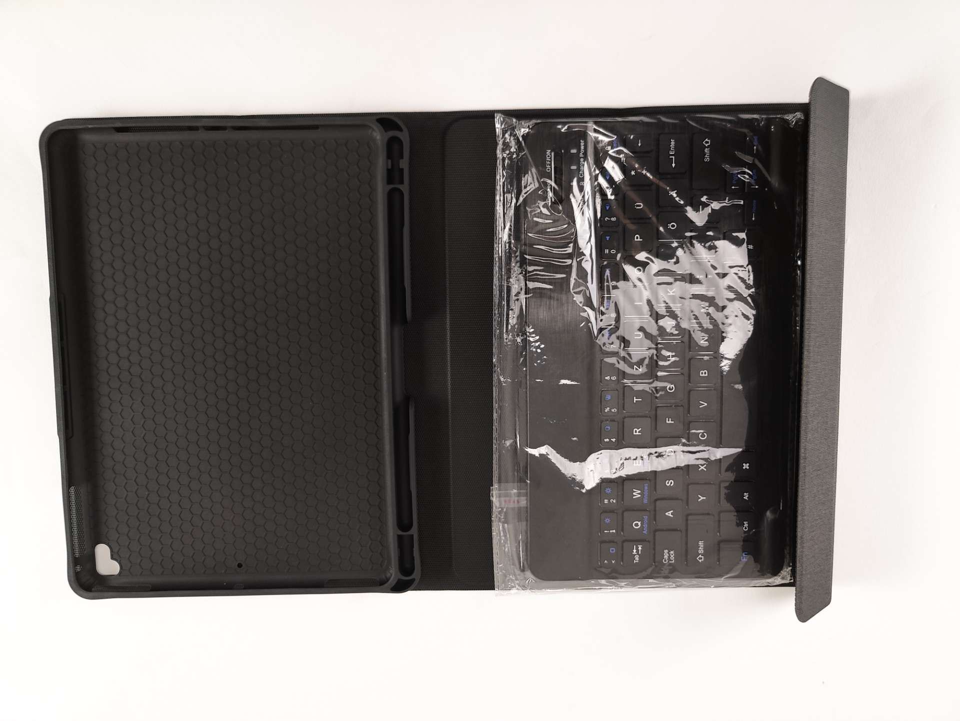 Etui z klawiaturą 2W1 dla iPad 9,7