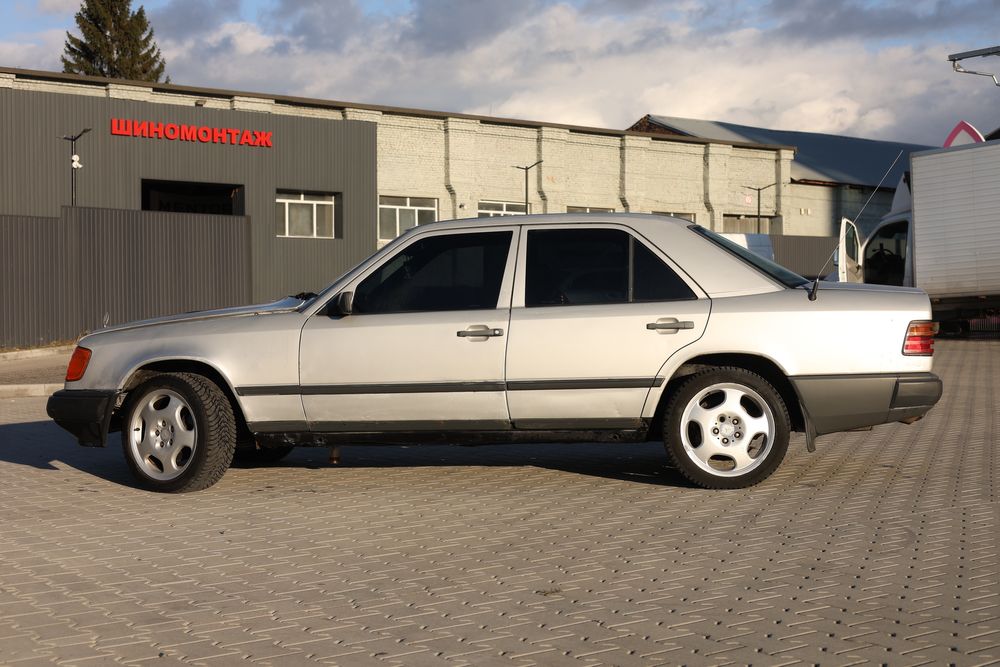 Mercedes-Benz W124 200D