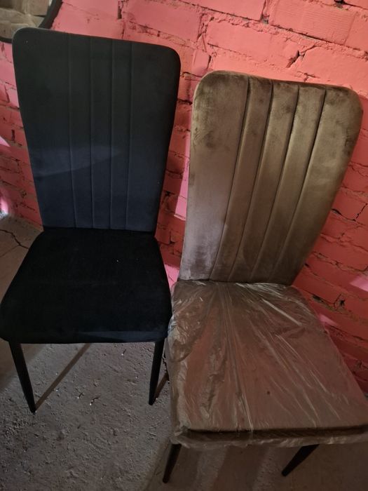 Krzesła welurowe Nowe