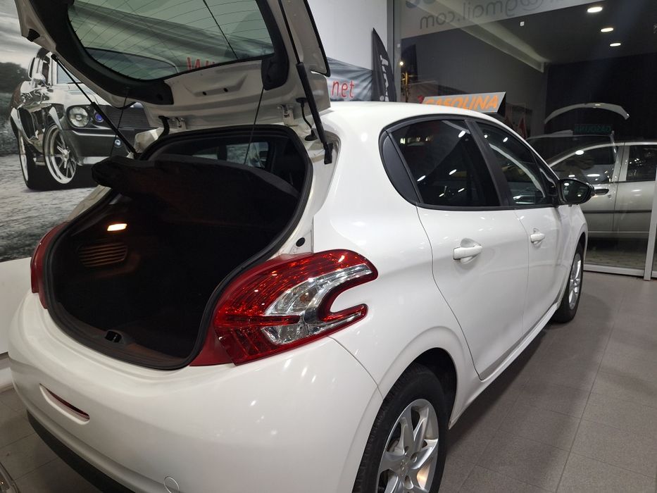 Peugeot 208 1 2vti  2015 c/68milkm