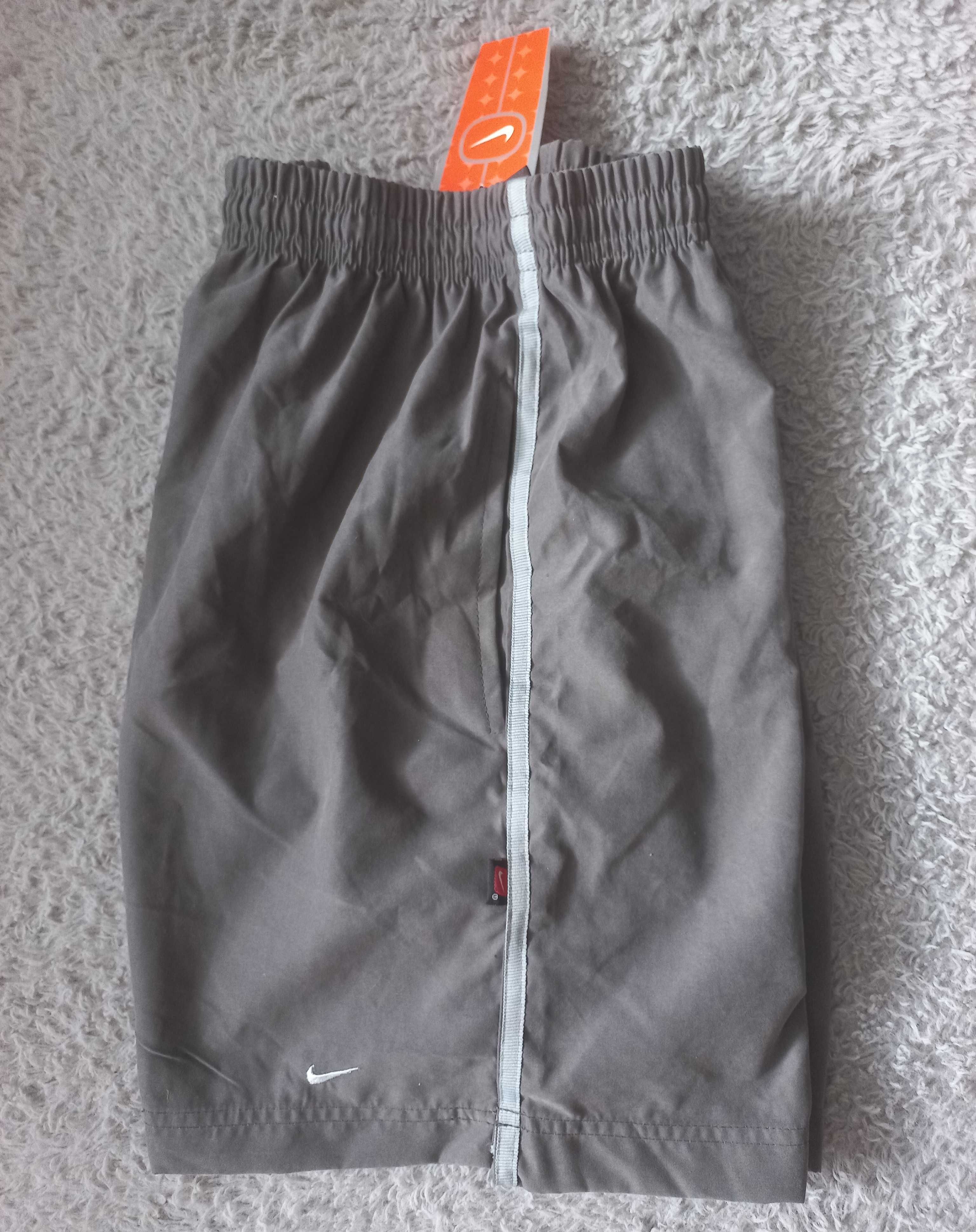 Nowe męskie spodenki firmy Nike r.XL