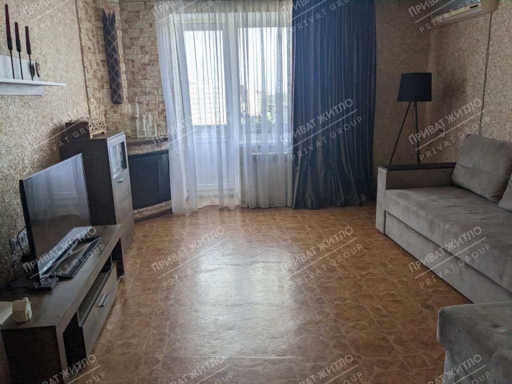 Гарна трикімнатна квартира в районі - "Мотель".