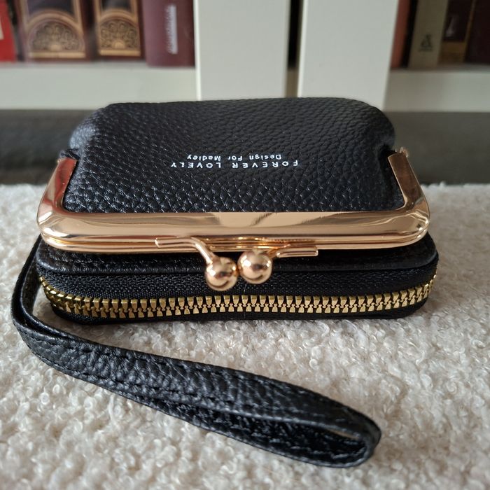 Nowy elegancki portfel