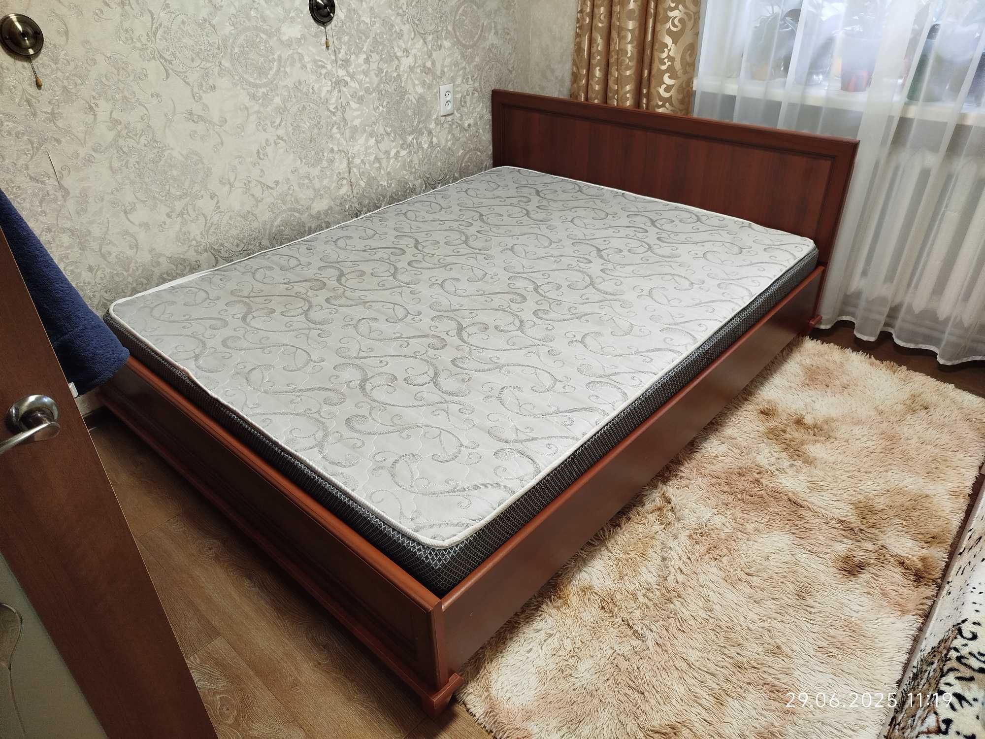 Ліжко двухспальне