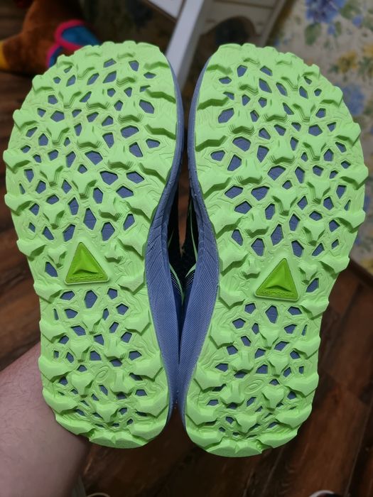 Оригінал 100%  чоловічі кросівки asics trabuco max 3  euro 44