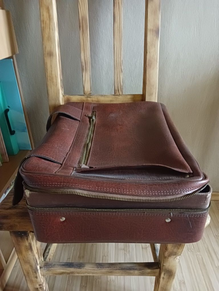 Stara walizka z PRL-u