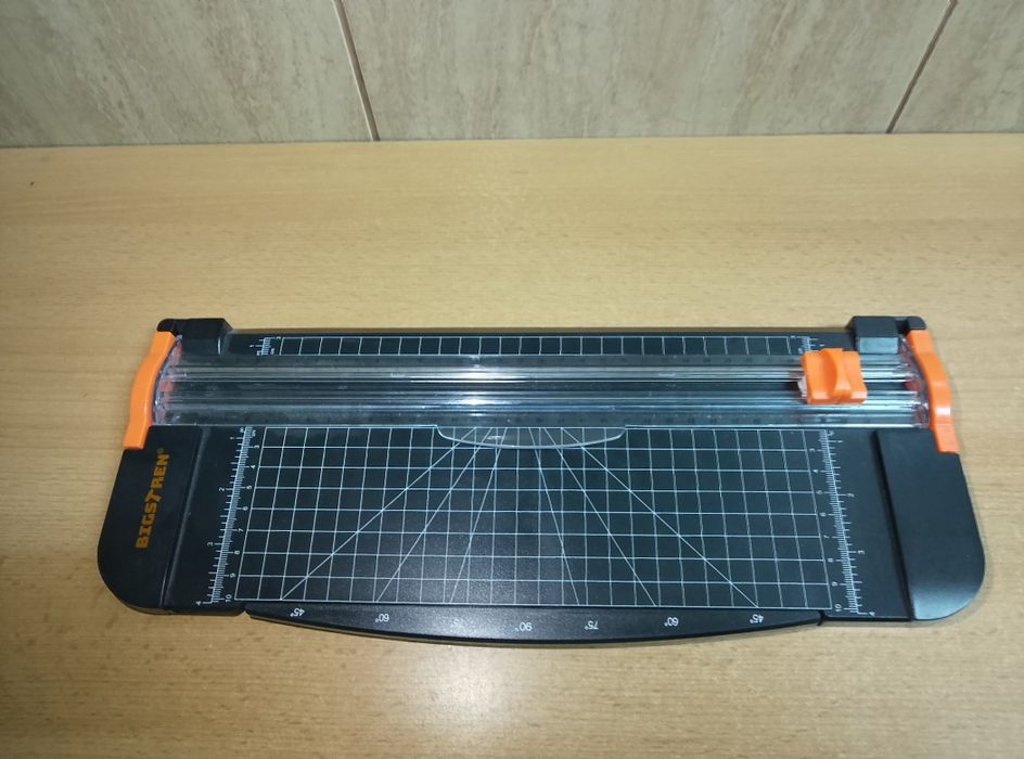 Gilotyna do cięcia papieru długość 31 cm