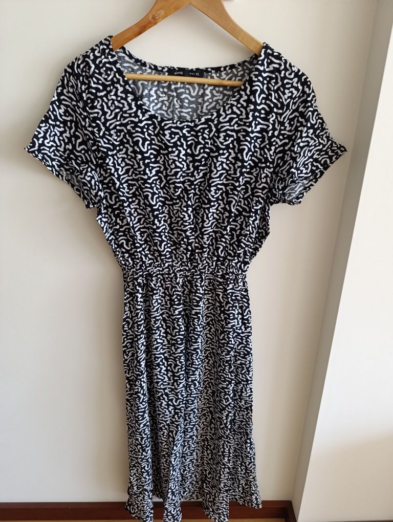 Nowa, wzorzysta, efektowna sukienka z wiskozy Sinsay XL