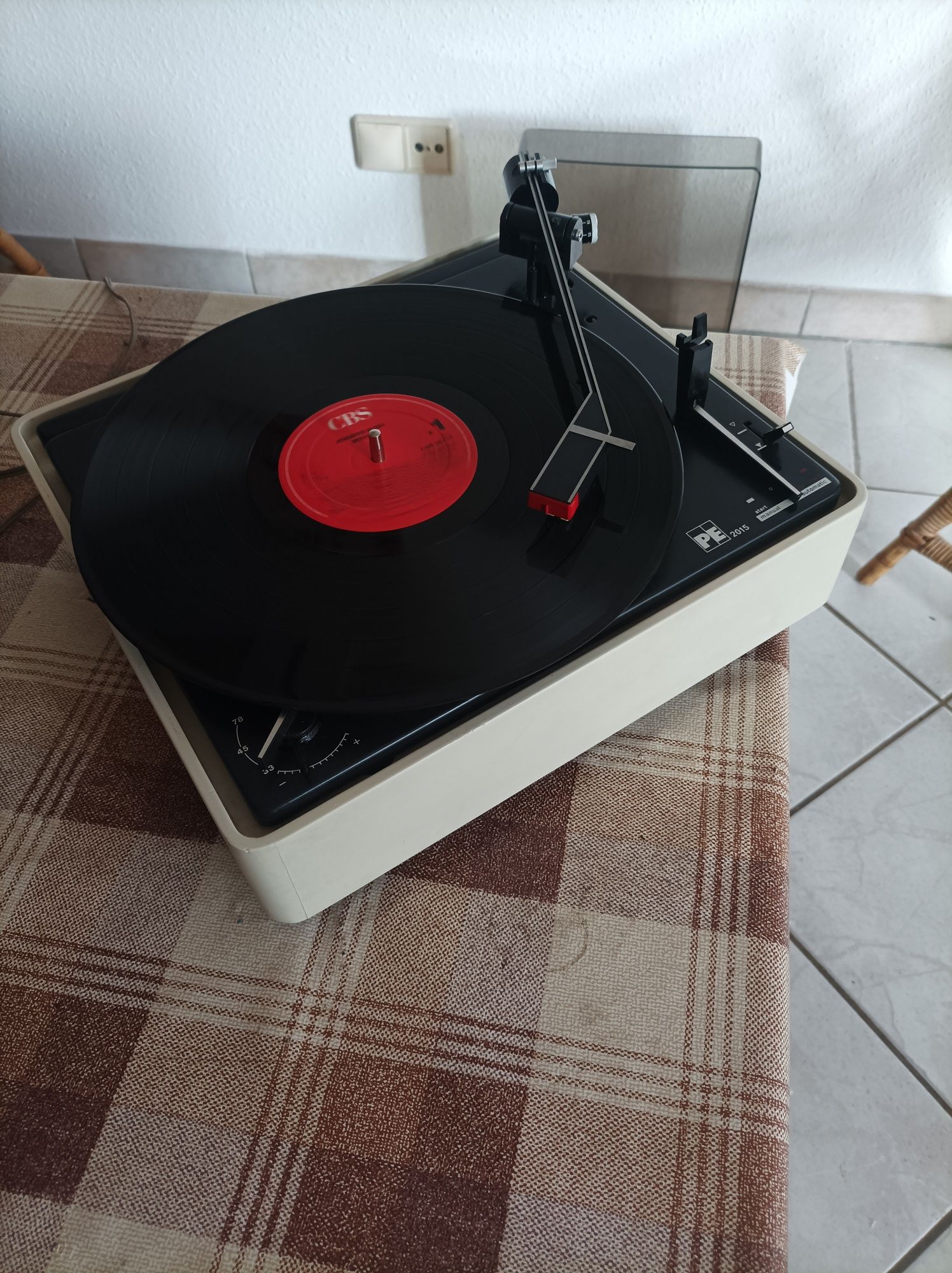 Gramofon vintage ze wzmacniaczem  PE-2015