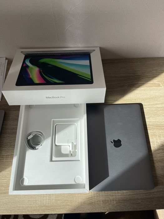 MacBook Pro 13 m2 16gb 256gb