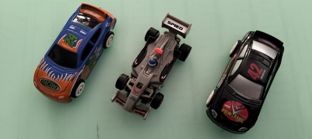 Vendo 3 carrinhos de pista