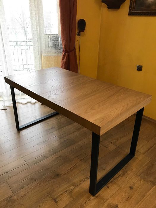 Nowoczesny rozkładany stół