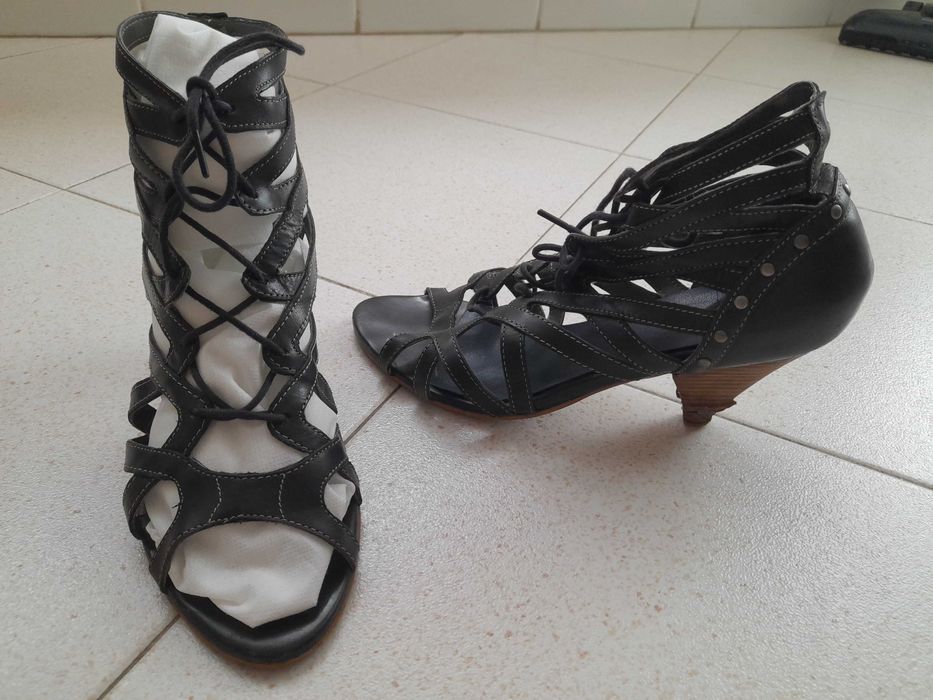 Lote de 9 pares de sapatos/sandalias/cunhas - tamanho 38/39