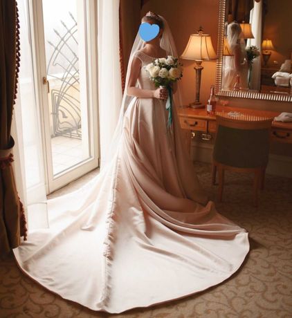 Весільна сукня кольору Rose Gold