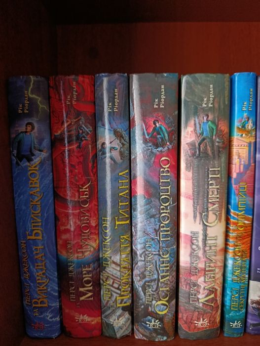 Продам серію книг автор Рік Ріордан українською