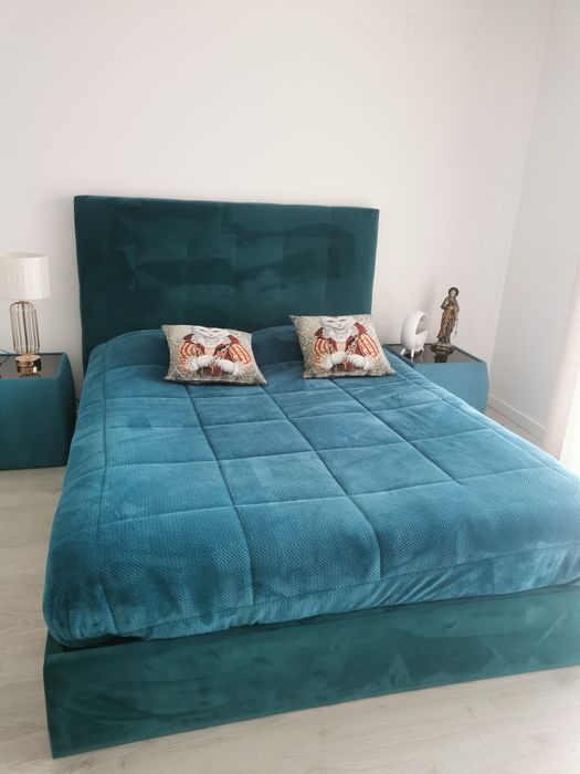 Cama casal e cadeirão