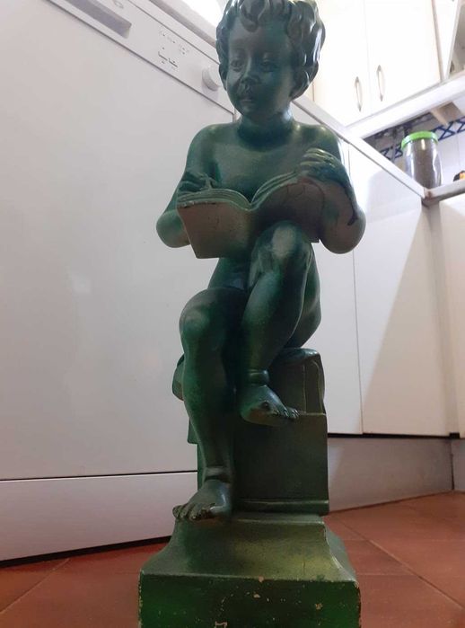 bonita estátua rara